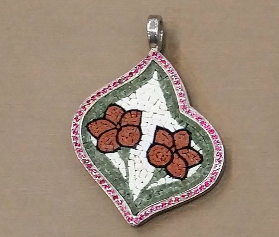 Leaf-shaped mosaic pendant with flowers and pink stones